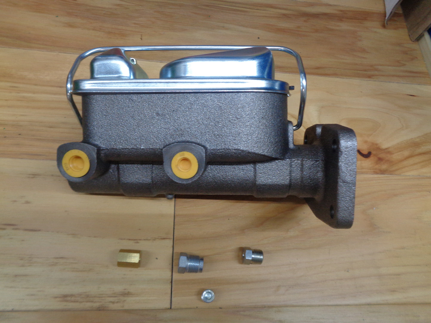 4 bolt Avanti Style M/C with Fittings